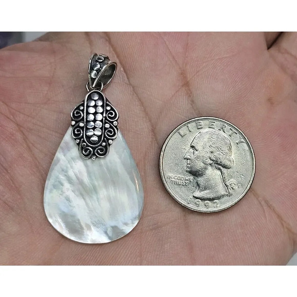 925 Sterling Silver & MOP Pendant - Picture 5 of 6